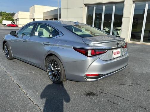 2025 Lexus ES 300h Luxury