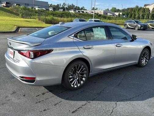 2025 Lexus ES 300h Luxury