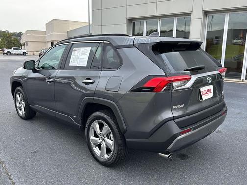 2021 Toyota RAV4 Hybrid SE