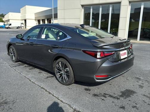 2025 Lexus ES 300h F SPORT Design