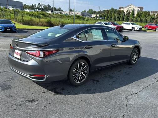 2025 Lexus ES 300h F SPORT Design