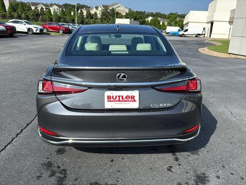 2025 Lexus ES 300h F SPORT Design