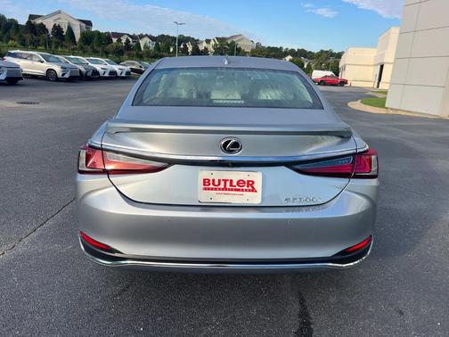 2025 Lexus ES 300h Base
