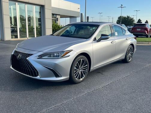 2025 Lexus ES 300h Base