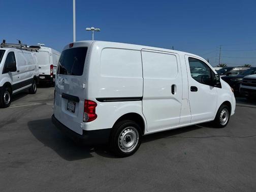 2021 Nissan NV200 S