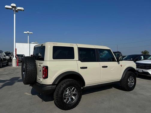 2025 Ford Bronco Badlands