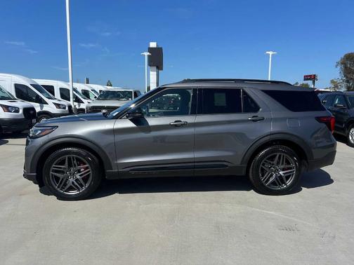 Carbonized Gray Metallic 2026 Ford Explorer ST-Line