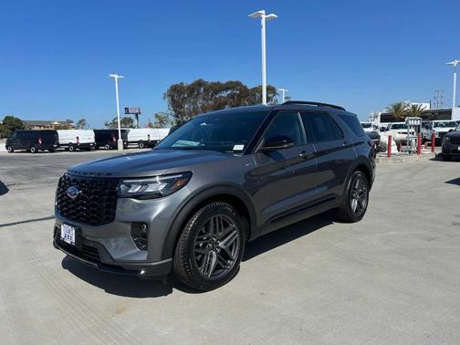 Carbonized Gray Metallic 2026 Ford Explorer ST-Line