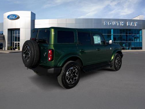 Eruption Green Metallic 2025 Ford Bronco Outer Banks