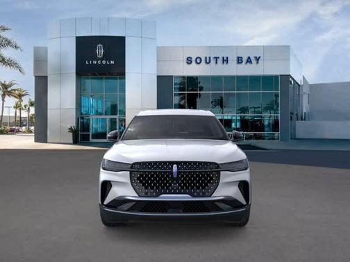 Silver Radiance Metallic 2025 Lincoln Nautilus Premiere
