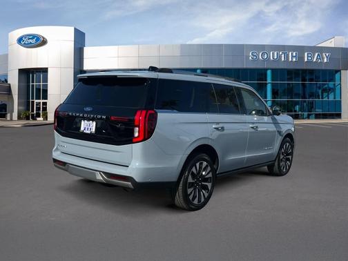 Glacier Gray Metallic 2025 Ford Expedition Platinum