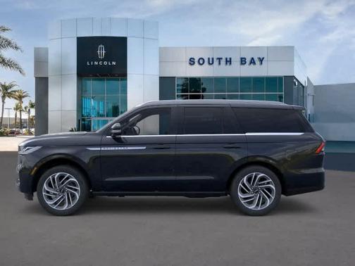 Infinite Black Metallic 2026 Lincoln Navigator Reserve