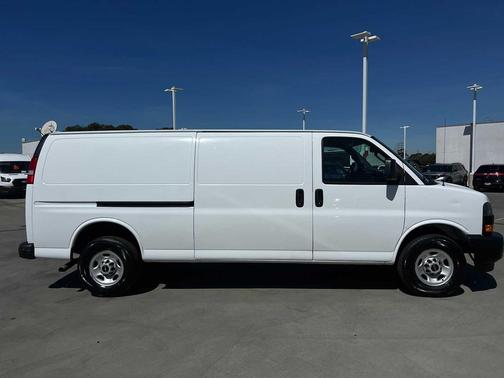2023 GMC Savana 2500 Work Van