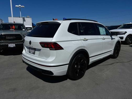 2023 Volkswagen Tiguan 2.0T SE R-Line Black