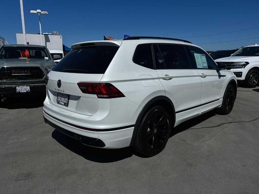 2023 Volkswagen Tiguan 2.0T SE R-Line Black