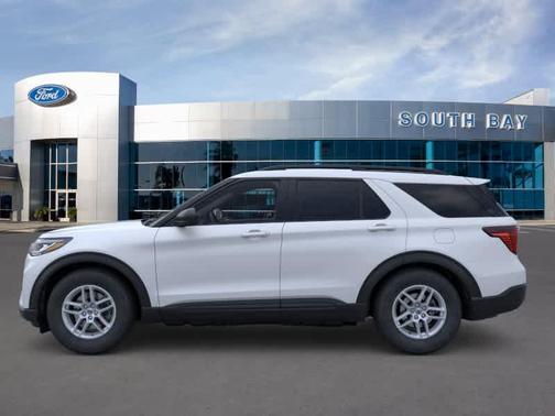 Space White Metallic 2026 Ford Explorer Active