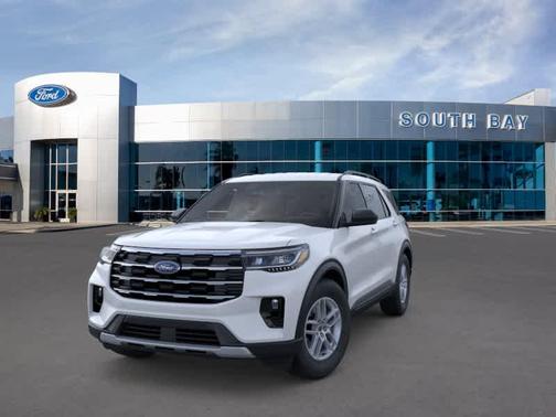 Space White Metallic 2026 Ford Explorer Active