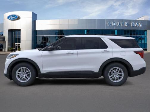 Space White Metallic 2026 Ford Explorer Active