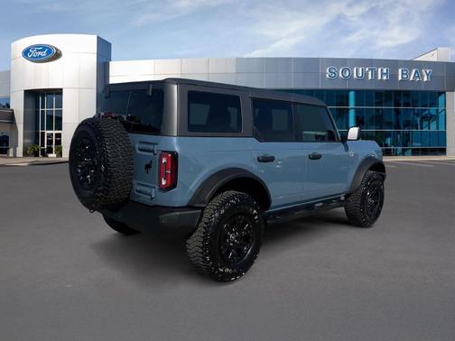 Azure Gray Metallic 2024 Ford Bronco Wildtrak