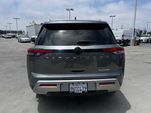 2022 Nissan Pathfinder Platinum