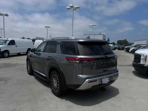 2022 Nissan Pathfinder Platinum