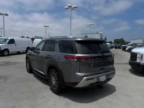 2022 Nissan Pathfinder Platinum