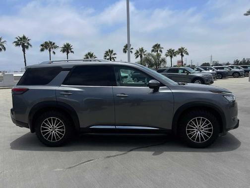 2022 Nissan Pathfinder Platinum