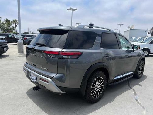 2022 Nissan Pathfinder Platinum