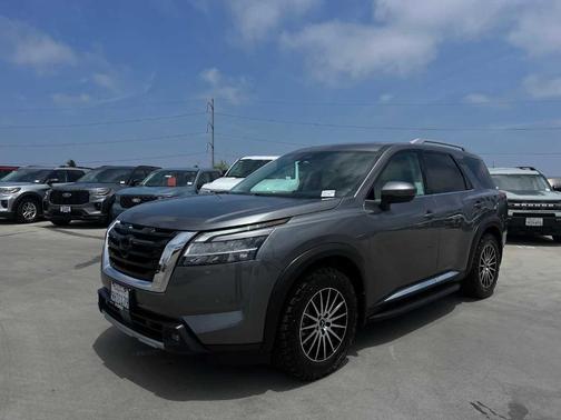 2022 Nissan Pathfinder Platinum