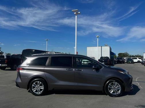 2021 Toyota Sienna Limited