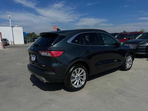 2022 Ford Escape Titanium