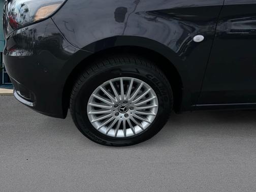 Graphite Gray Metallic 2022 Mercedes-Benz Metris Base