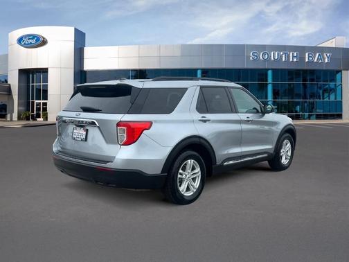 Iconic Silver Metallic 2023 Ford Explorer XLT