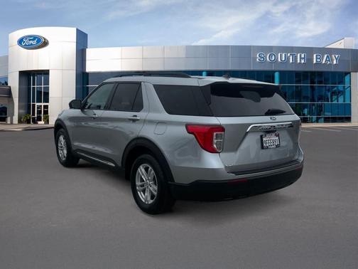 Iconic Silver Metallic 2023 Ford Explorer XLT