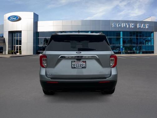 Iconic Silver Metallic 2023 Ford Explorer XLT