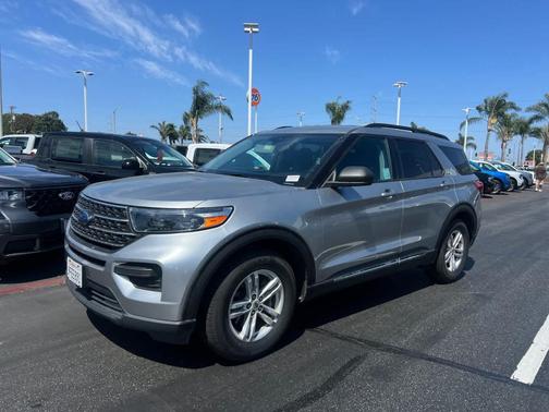 Iconic Silver Metallic 2023 Ford Explorer XLT