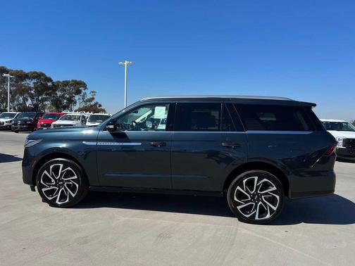 Flight Blue 2026 Lincoln Navigator Reserve