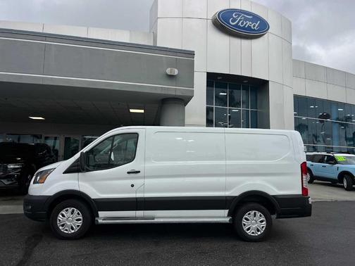 2024 Ford Transit-250 