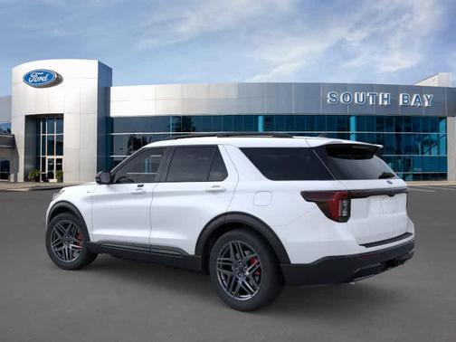 Star White 2026 Ford Explorer ST-Line