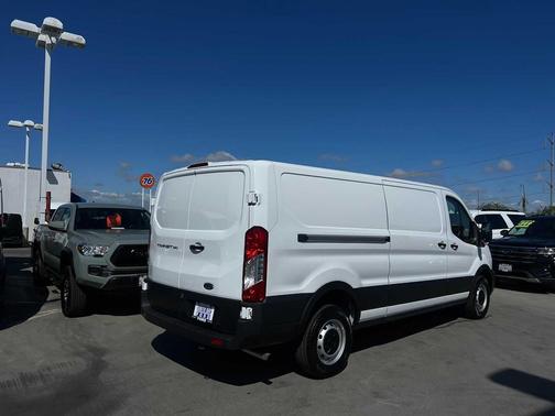 2022 Ford Transit-250