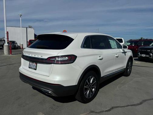 2022 Lincoln Nautilus Standard