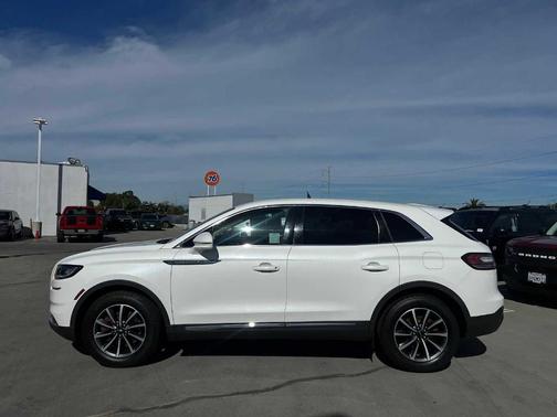 2022 Lincoln Nautilus Standard