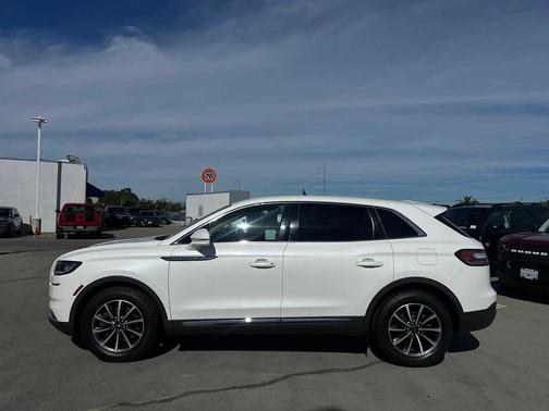 2022 Lincoln Nautilus Standard