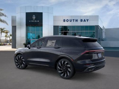 Black Metallic 2026 Lincoln Nautilus Reserve