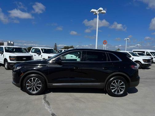 2022 Lincoln Nautilus Standard