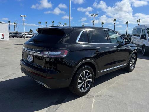 2022 Lincoln Nautilus Standard