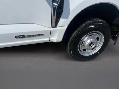 Oxford White 2023 Ford F-250 XL