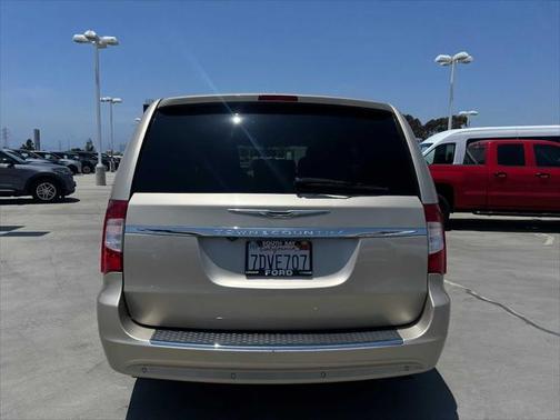 2014 Chrysler Town & Country Touring-L