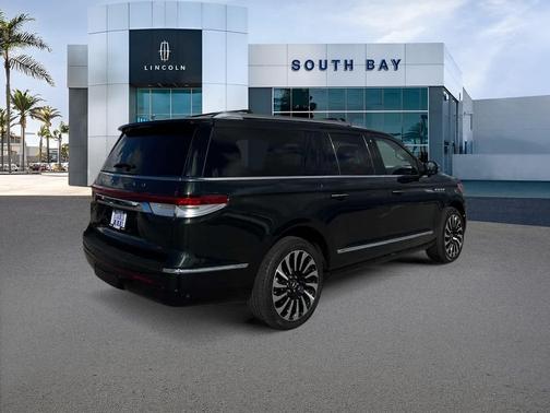 Manhattan Green Metallic 2022 Lincoln Navigator L Black Label