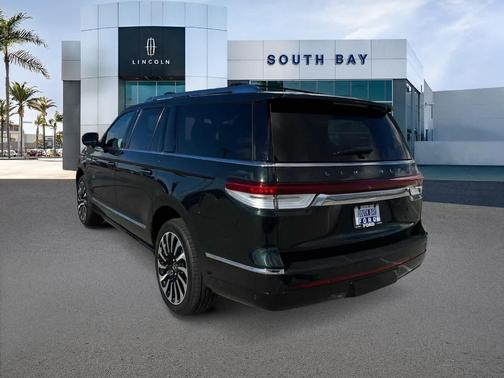 Manhattan Green Metallic 2022 Lincoln Navigator L Black Label